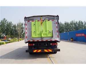 8噸洗掃車(chē) YYD5181TXSC6(一汽解放）（正后）